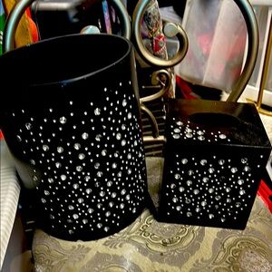 Black and Sparkly tissue and trash can set. Heavy Duty and in good condition.